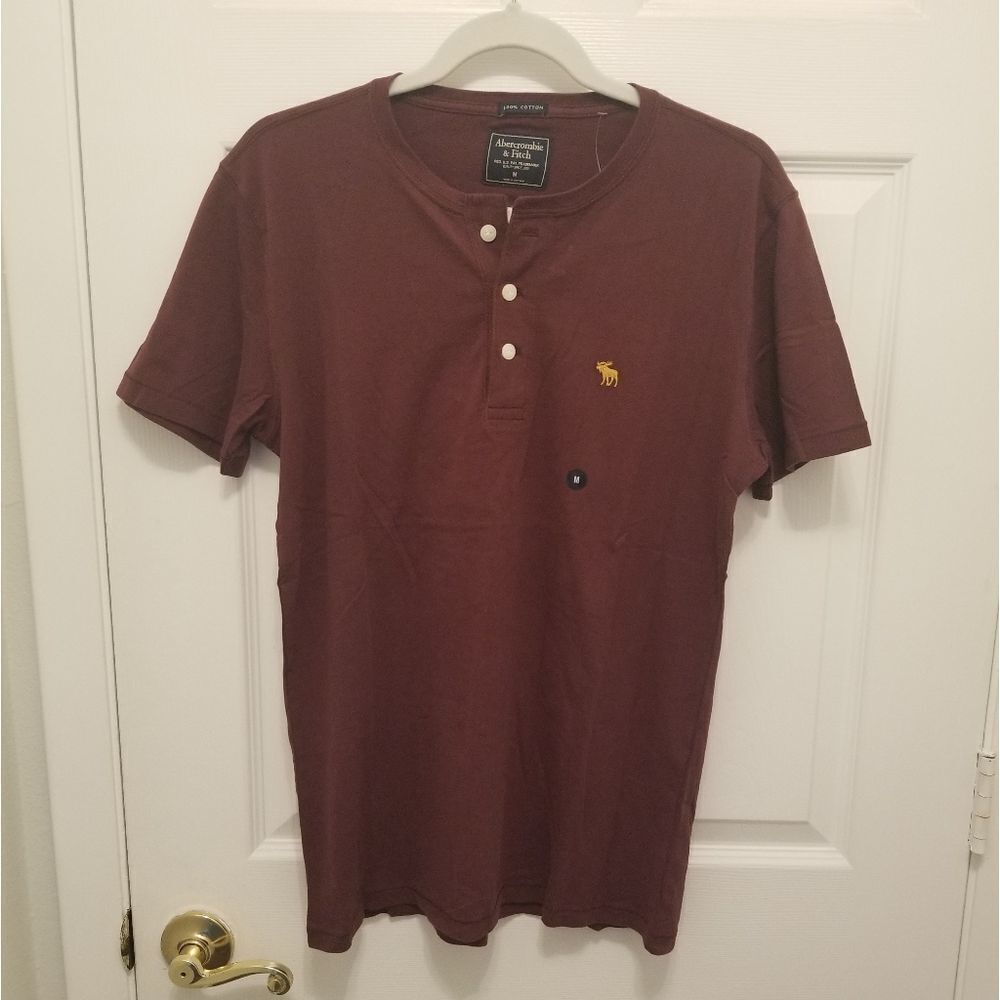 Abercrombie & Fitch Burgundy Three Button T-Shirt Short Sleeve NWT